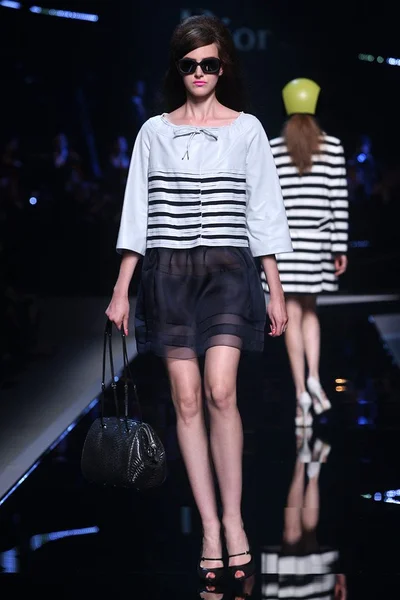 Look 14